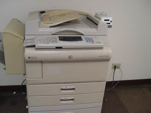 3樓影印室磁卡式影印機
